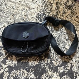 Lululemon everywhere belt bag- black - used once